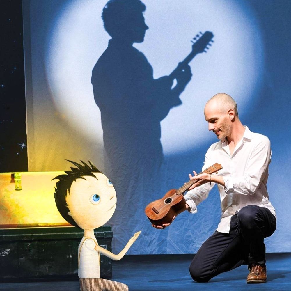 SQUARE_PIC_Victor & le Ukulele
